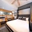 Red Wolf Lakeside Lodge