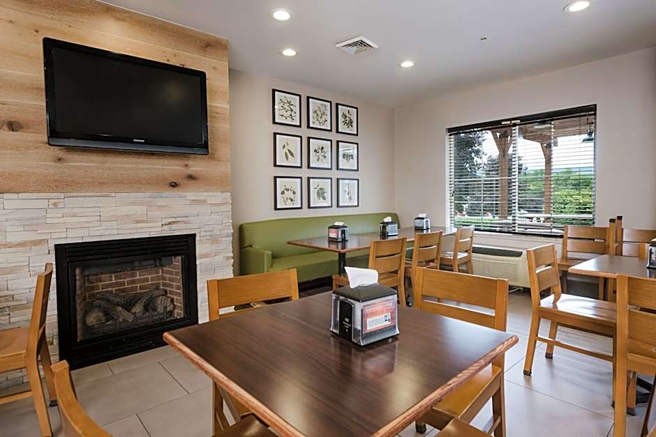 Country Inn & Suites by Radisson, Lake George (Queensbury), NY