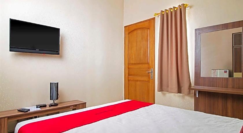 RedDoorz Syariah near Mercu Buana University