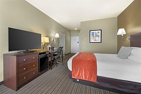 1 Queen Bed, Mobility Accessible, Walk In Shower, Non-Smoking, Full Breakfast