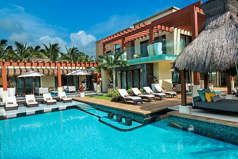 Azul Villa Esmeralda, by Karisma