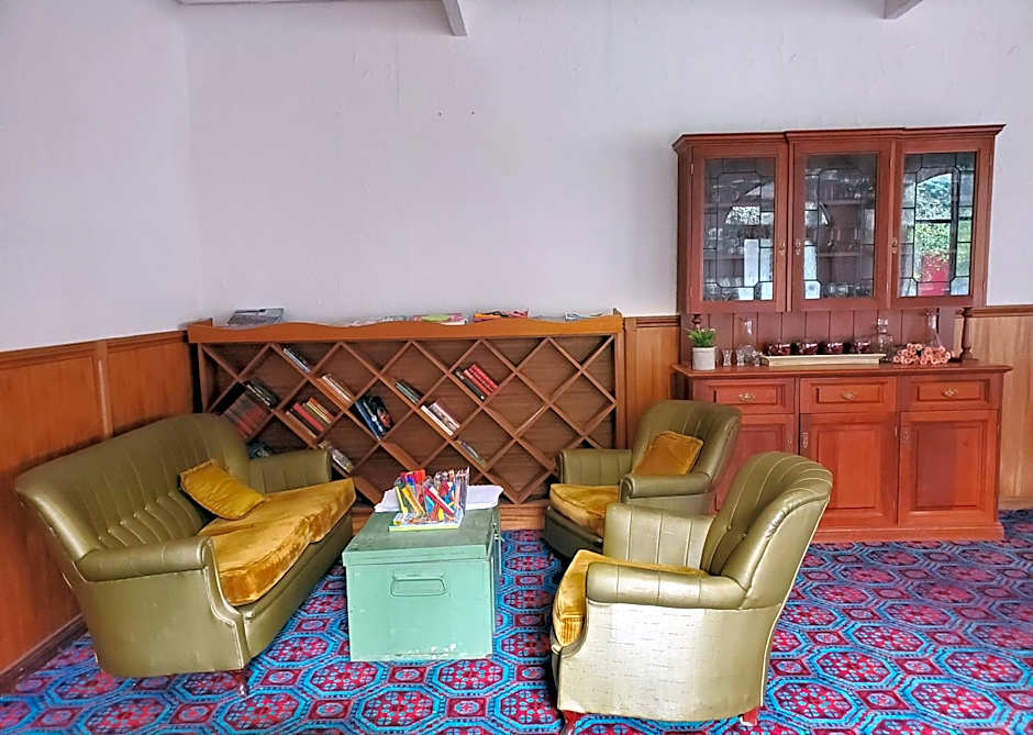 Sandors Motor Inn