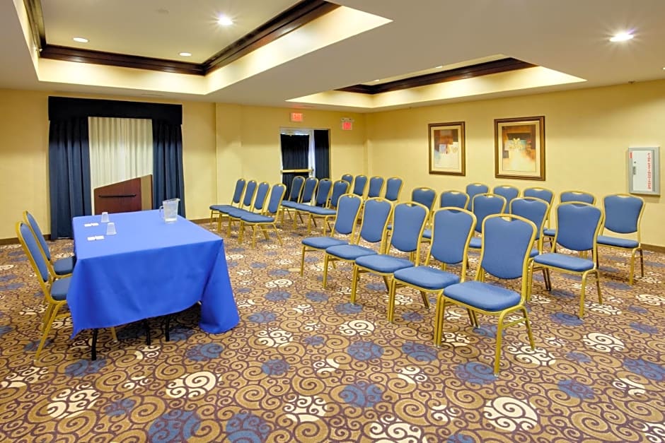 Holiday Inn Express Tower Center New Brunswick By IHG