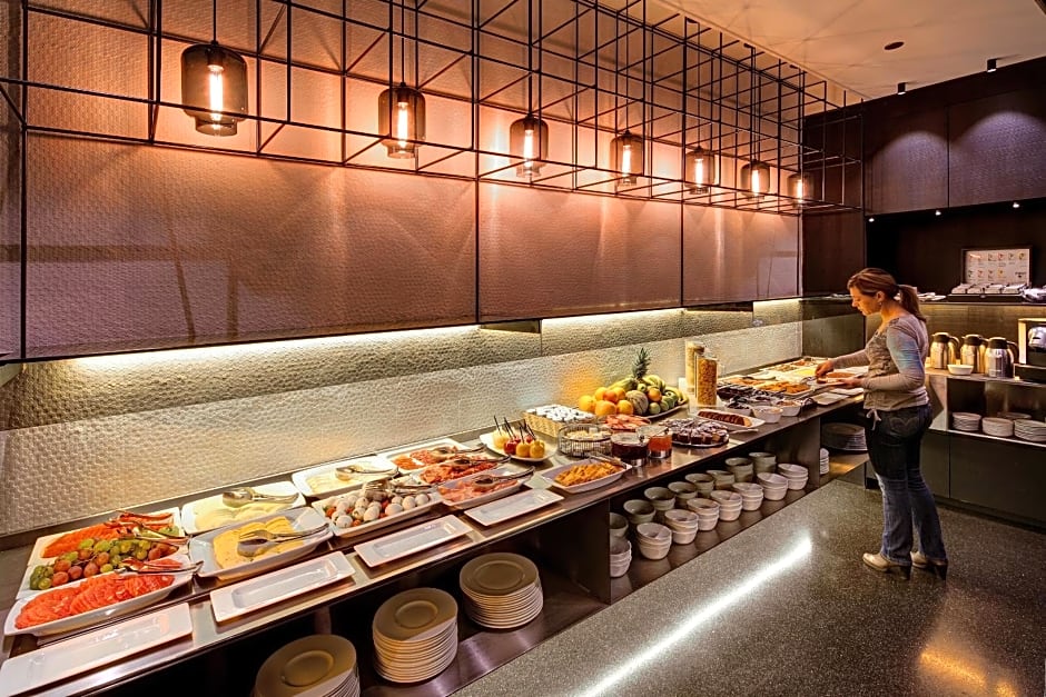 Olivia Plaza Hotel