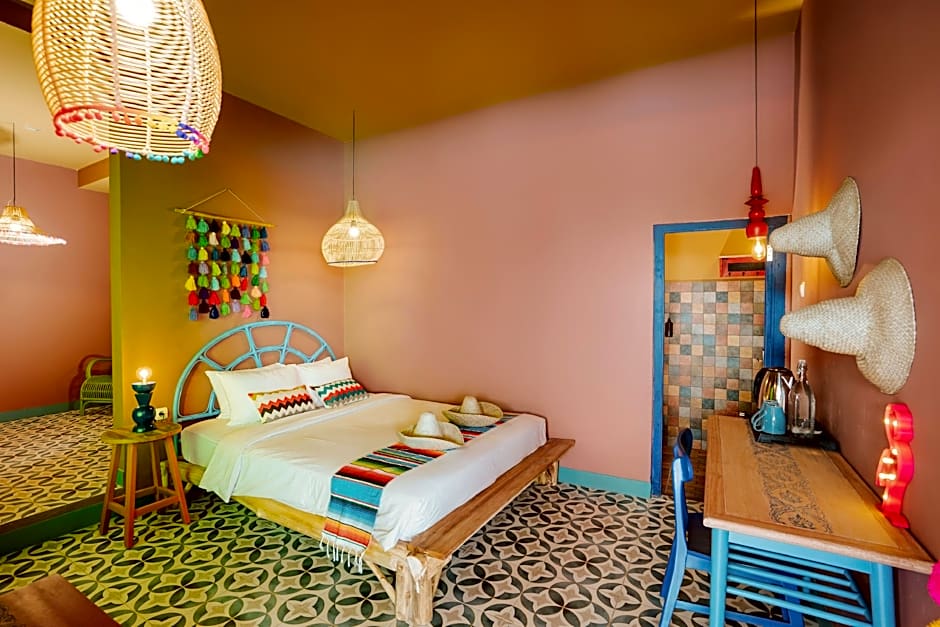 Por Aqui Stay & Dine