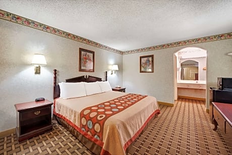 King Room with Bath Tub - Mobility/Hearing Accessible - Non-Smoking