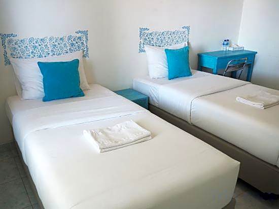 Paras Paros Marina Lodge