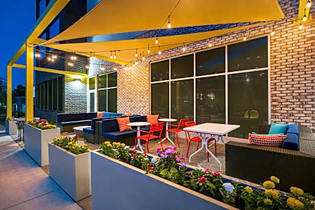 Tru by Hilton Charlotte Tyvola I-77