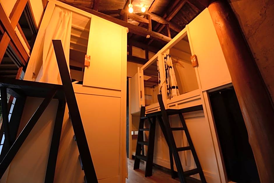 Taketa Ekimae Hostel cue