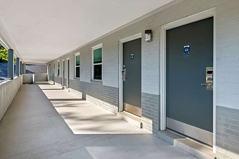 Suburban Studios Newport News - Hampton