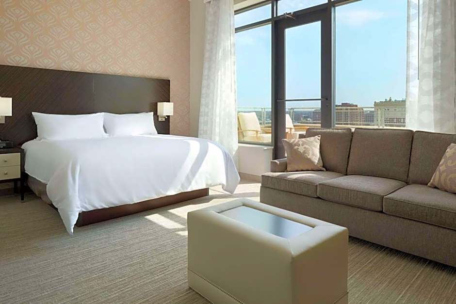 Embassy Suites By Hilton Louisville Downtown