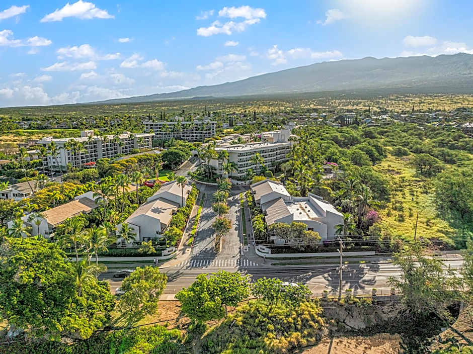 Prime Location! Walk to Beach, Shops & Dining!