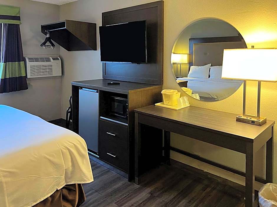 Econo Lodge Spring Lake near Fort Bragg