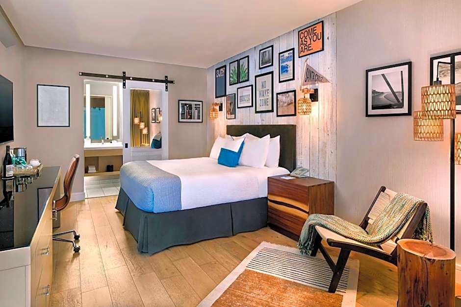 Hotel Paradox, Autograph Collection