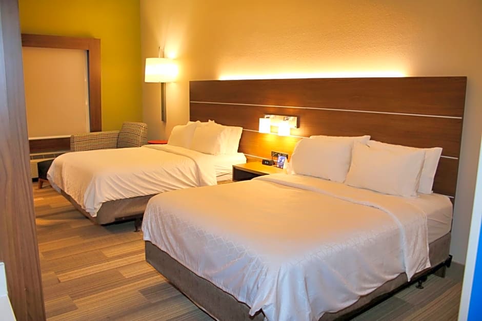 Holiday Inn Express & Suites Douglas By IHG