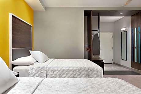 Queen Room with Two Queen Beds - Mobility Access