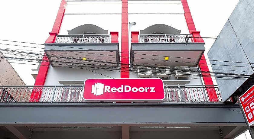 RedDoorz near Alun Alun Magelang 2