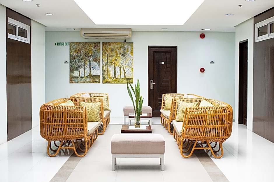 Holiday Suites Business District - Formerly Empire Suites Hotel