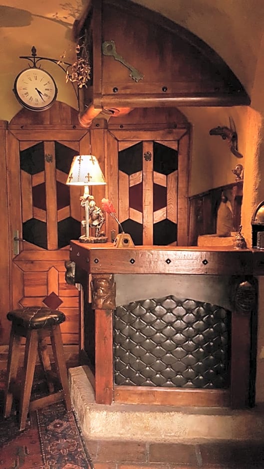 Suite Médiévale 40m2 chambre d' hôte du Mas Fabrègue