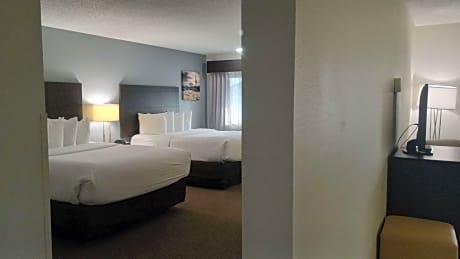 Suite-2 Queen Beds, Non-Smoking, Separate Bedroom, Sofabed Non Refundable