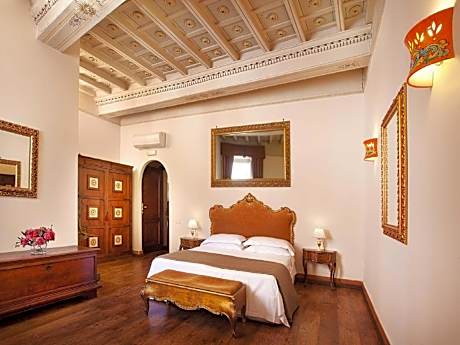 Quintuple Room
