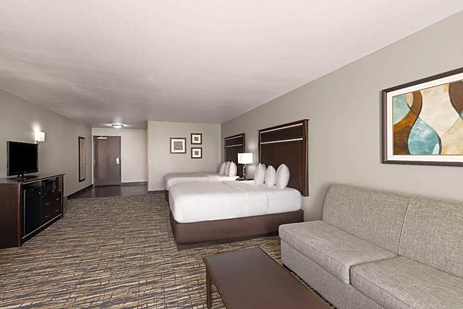 Photo 1 of 1 of Deluxe 1 Queen Bed Suite, City View