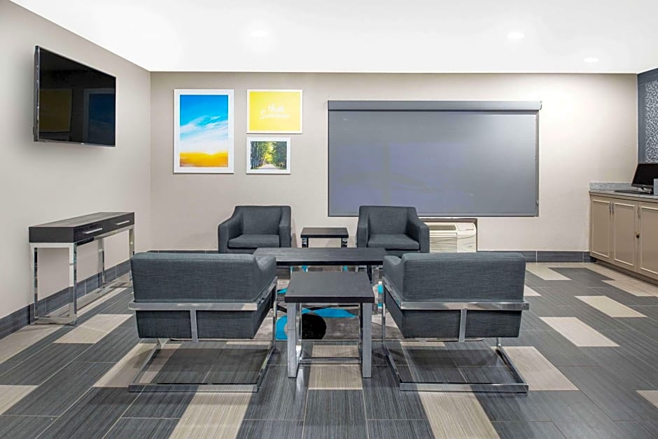 Days Inn by Wyndham Carthage