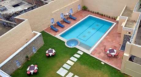 Castle Khandela Hotel