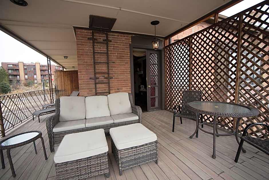 The Anniversary Inn - Fifth South