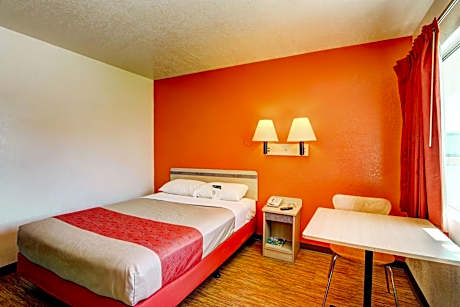 Queen Room - Disability Access - Roll in Shower