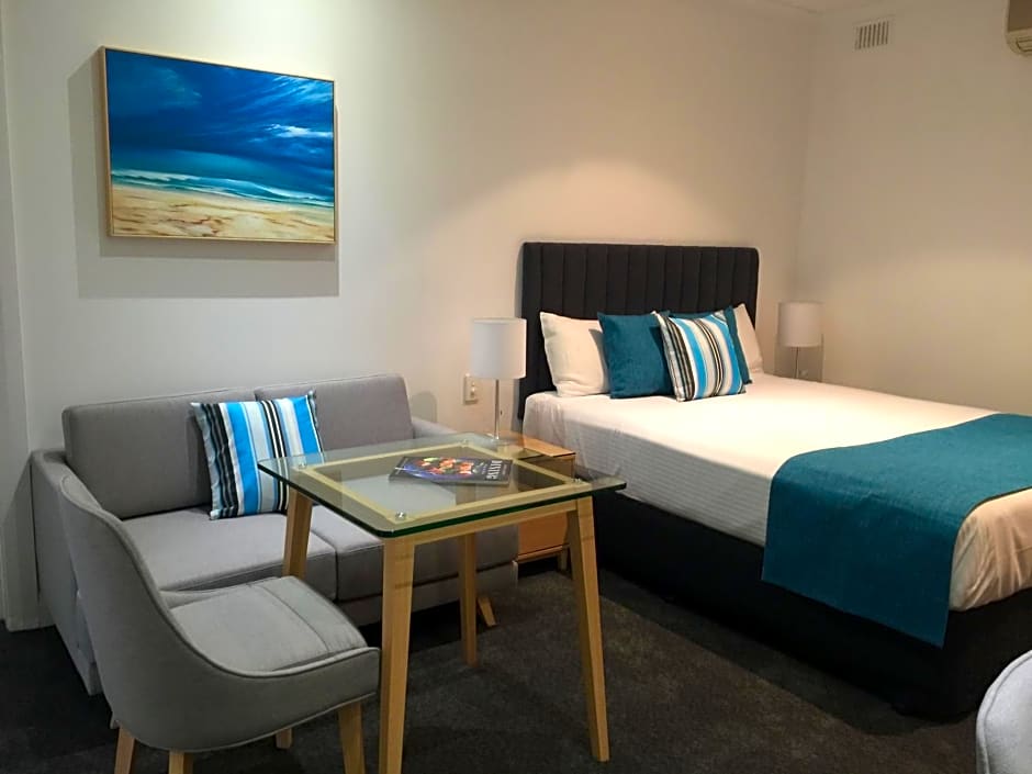 Ensenada Motor Inn and Suites