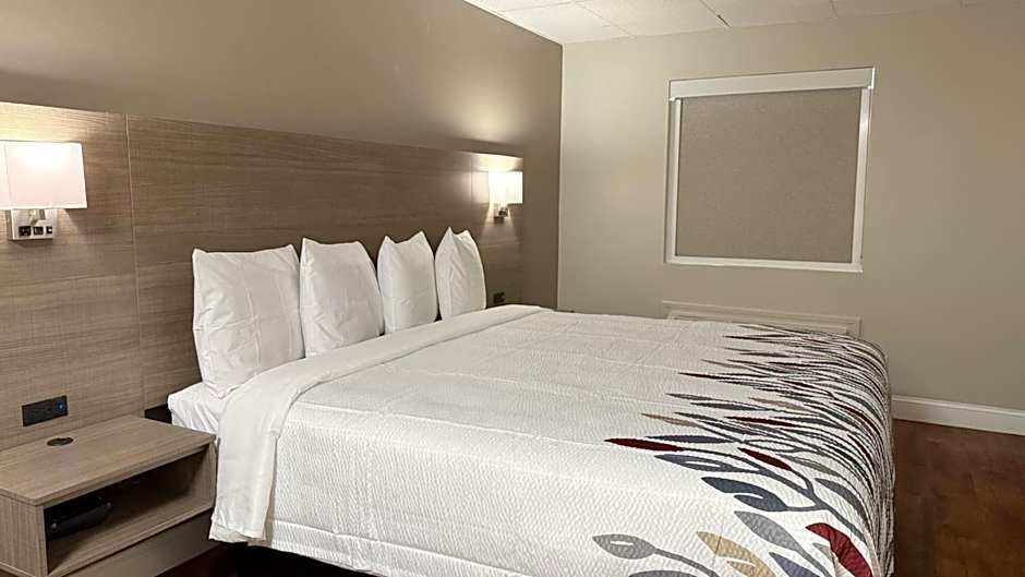 Red Roof Inn & Suites Swansea