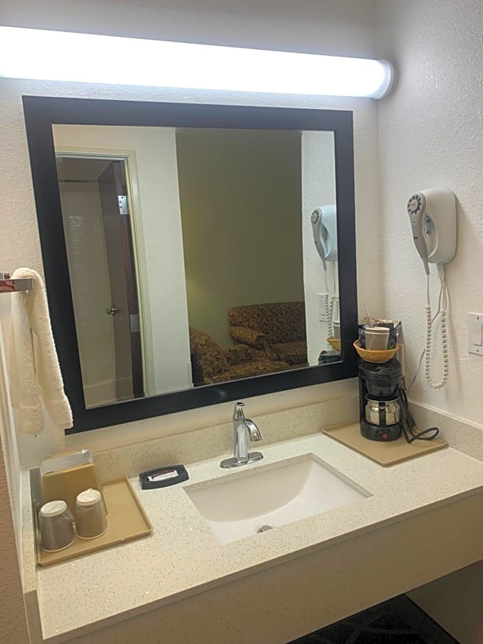 Super 8 by Wyndham Hillsboro TX