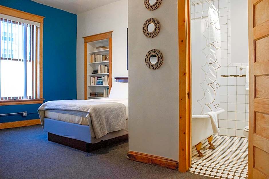11th Avenue Hostel