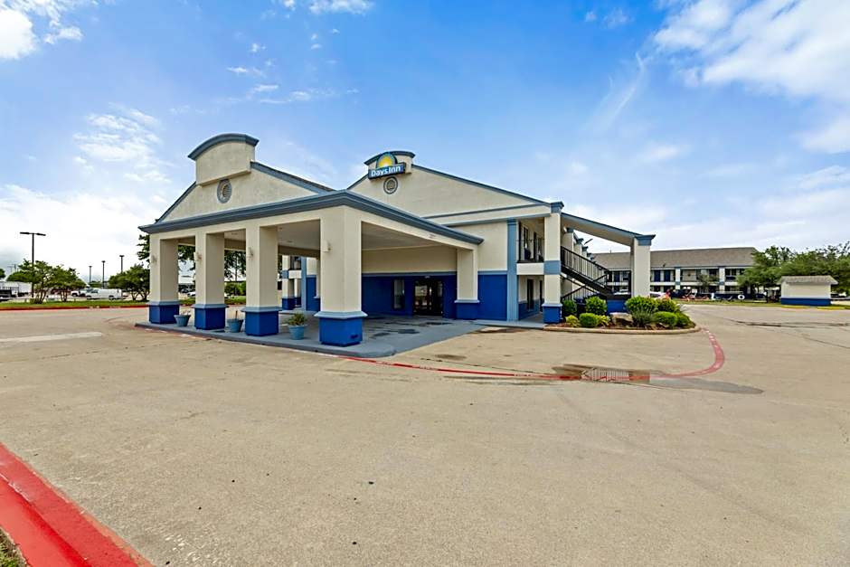 Days Inn by Wyndham McKinney