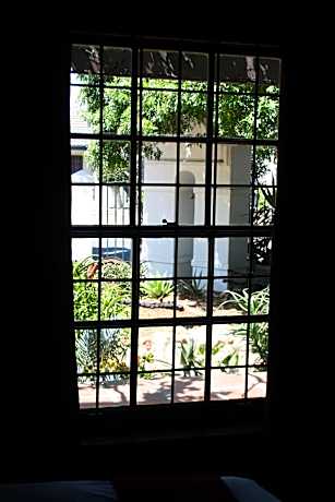 Standard Twin Room with Shared Bathroom