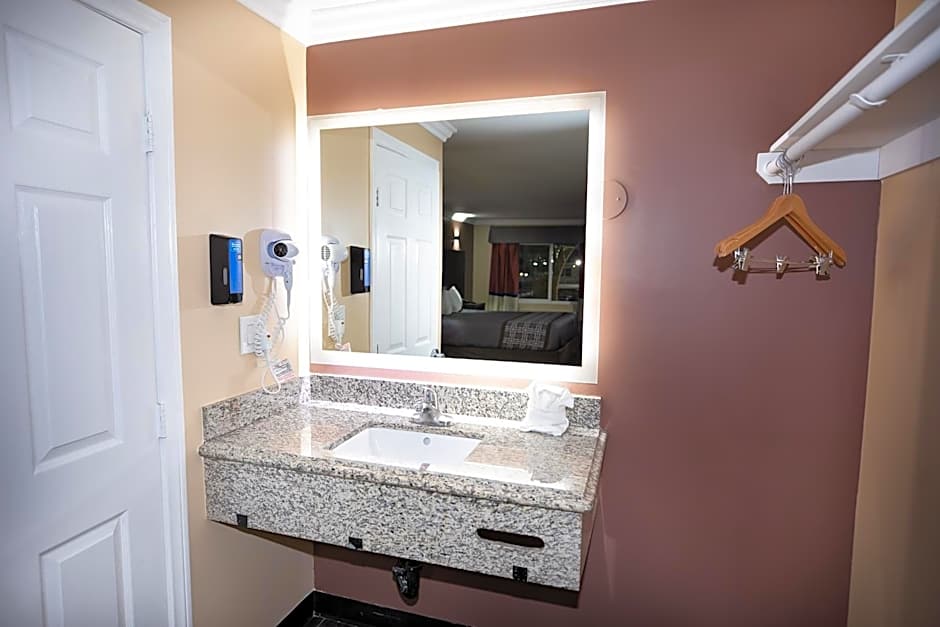 Rodeway Inn Bellflower