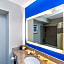 La Quinta Inn & Suites by Wyndham NE Long Beach/Cypress