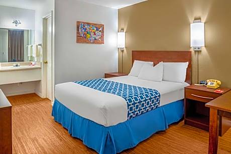 1 Queen Bed, Nonsmoking