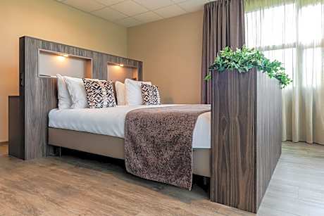 Gold Botanic Suite