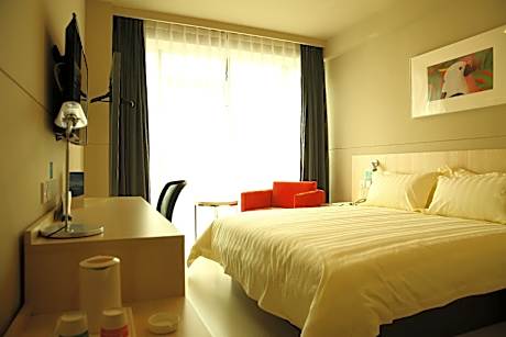 Business Standard Room B