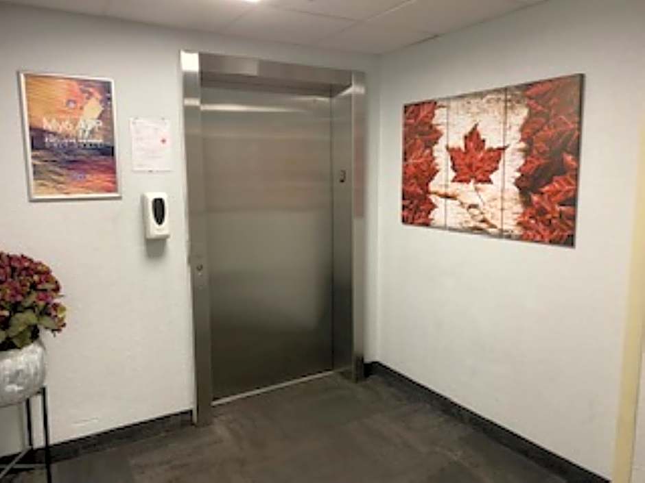 Studio 6 Toronto - Mississauga