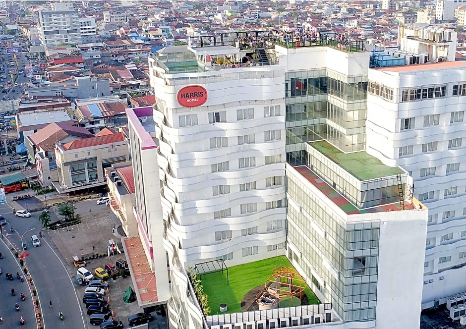Photo 1 of 50 of Harris Hotel Pontianak