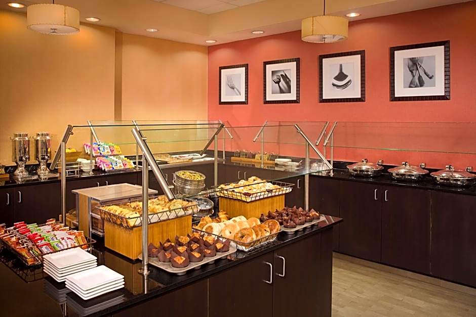 DoubleTree By Hilton Hotel Pittsburgh-Meadow Lands