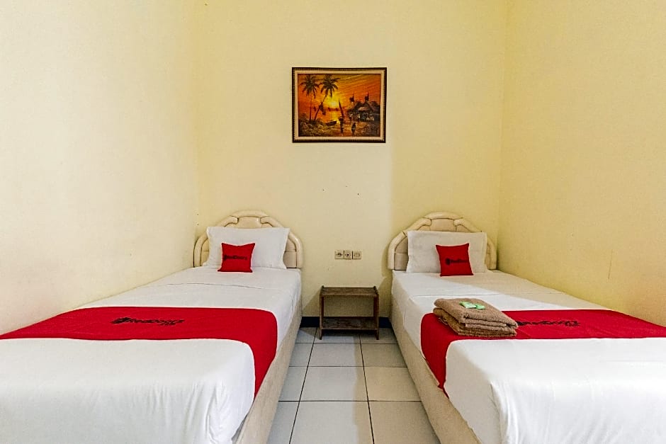 RedDoorz @ Kings Hotel near CSB Mall