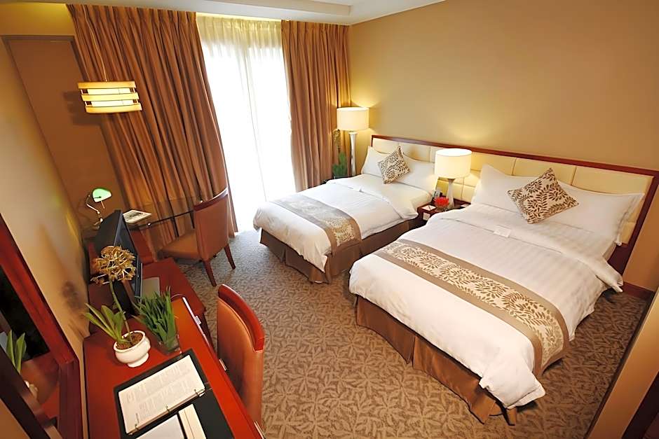 The Avenue Plaza Hotel