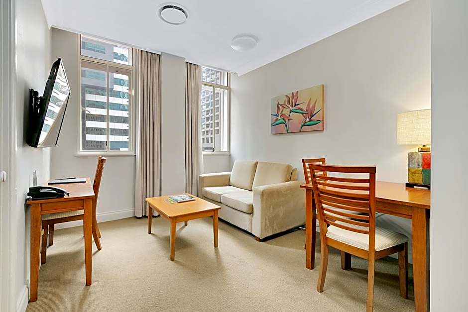 Manor Apartment Hotel