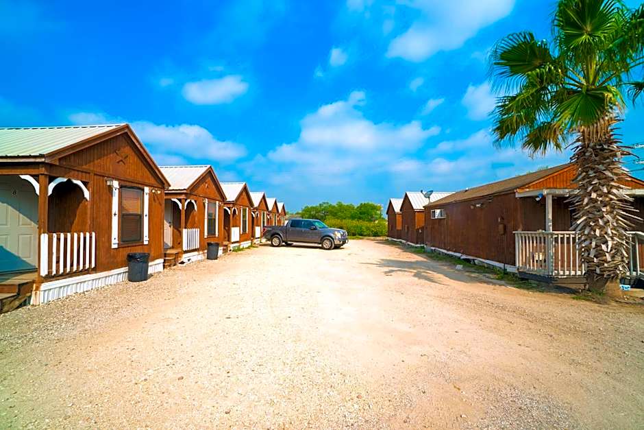 Grand Eagle Ford Lodge & RV Park