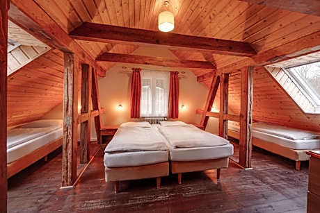 Holiday Home (8 Adults)