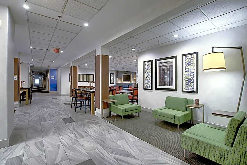 Holiday Inn Express Airport Calgary By IHG